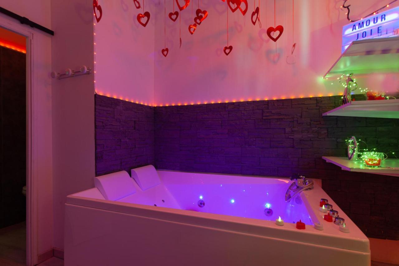 Love Room Avec Balneo Тулон Екстериор снимка