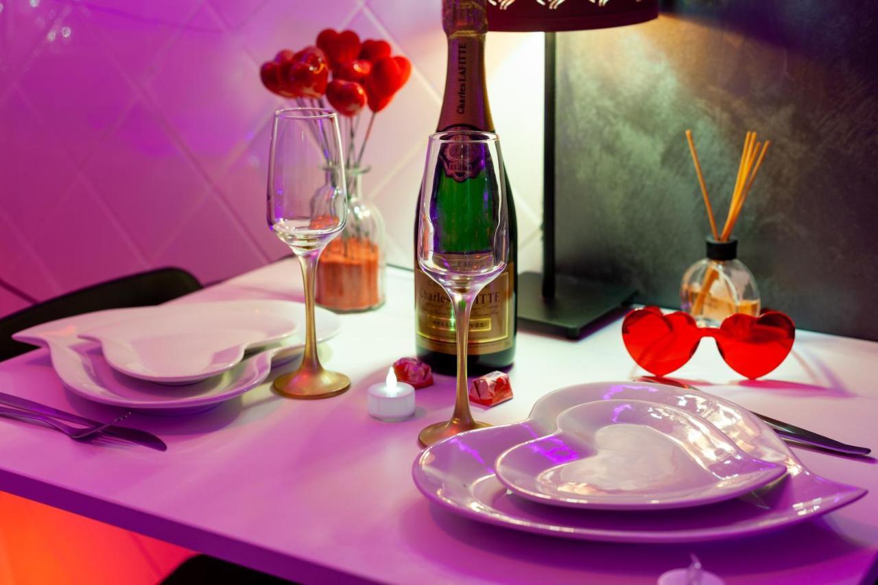 Love Room Avec Balneo Тулон Екстериор снимка
