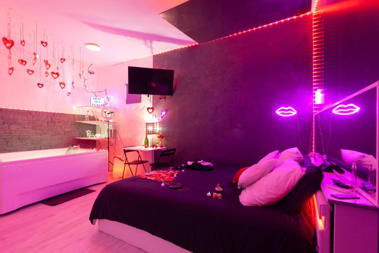 Love Room Avec Balneo Тулон Екстериор снимка