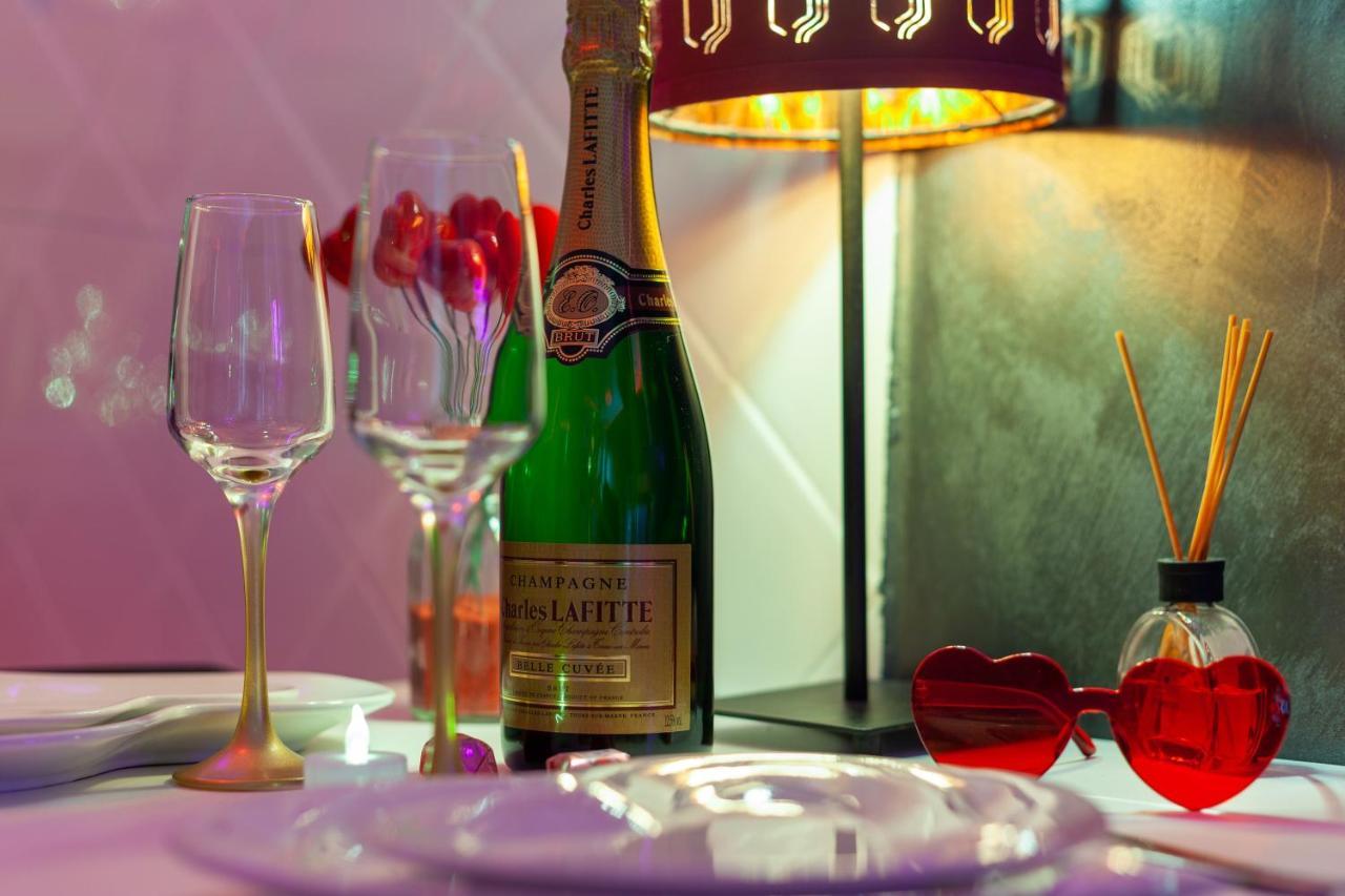 Love Room Avec Balneo Тулон Екстериор снимка