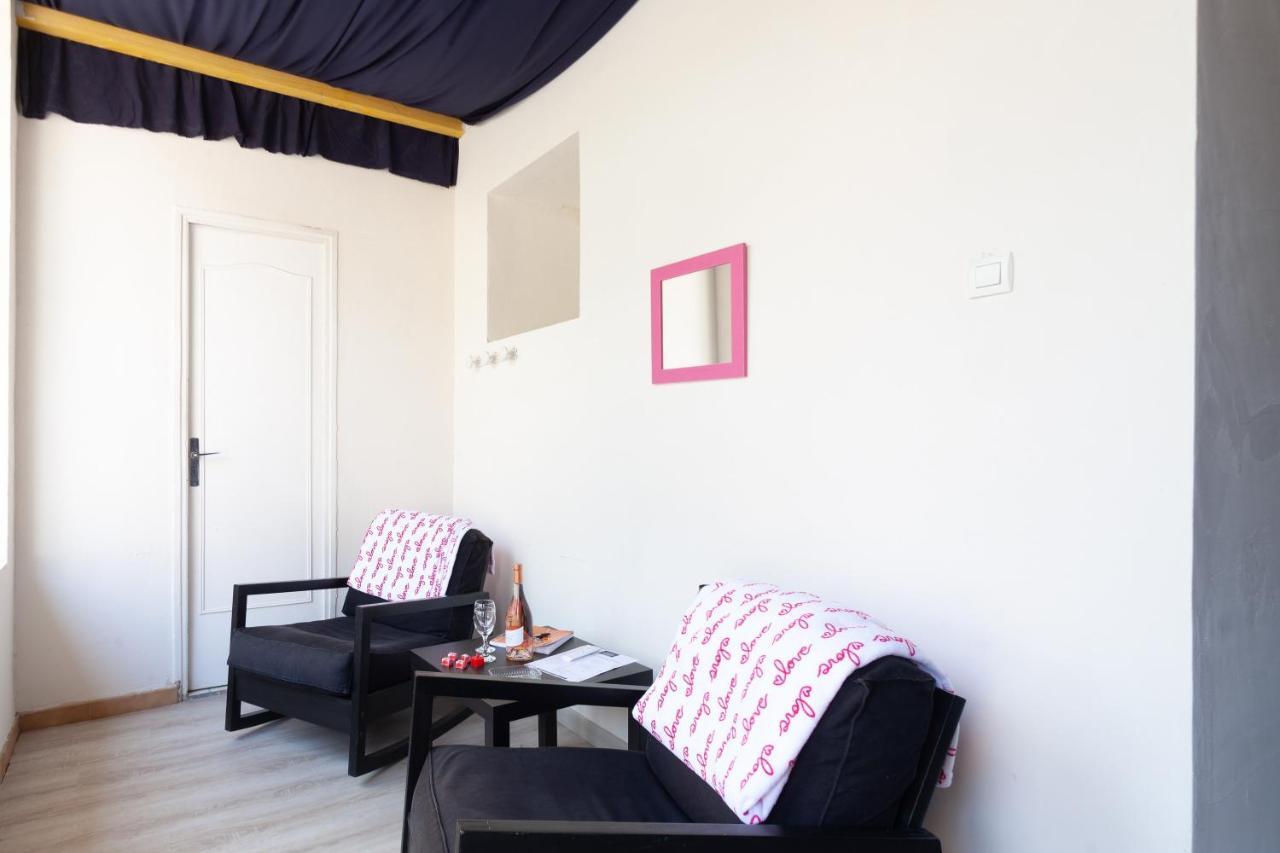 Love Room Avec Balneo Тулон Екстериор снимка