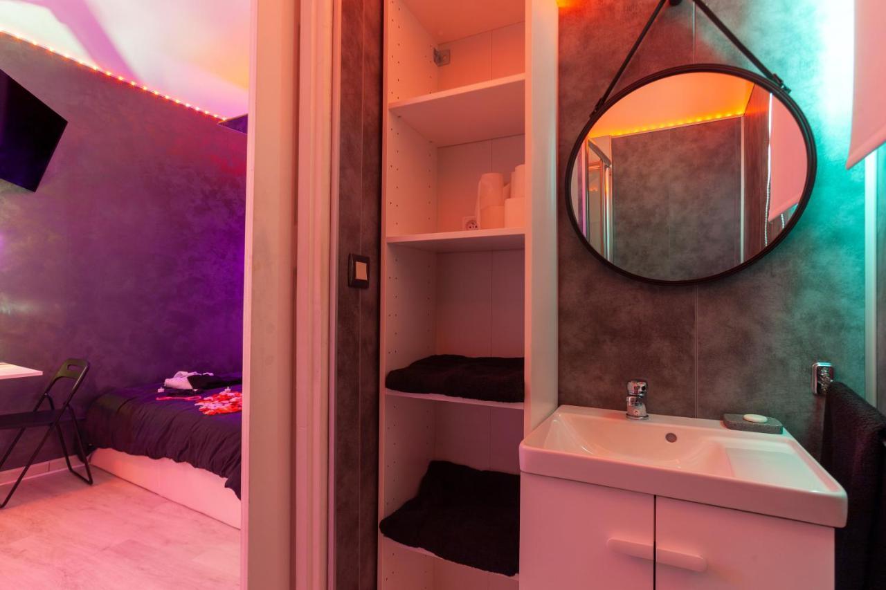 Love Room Avec Balneo Тулон Екстериор снимка